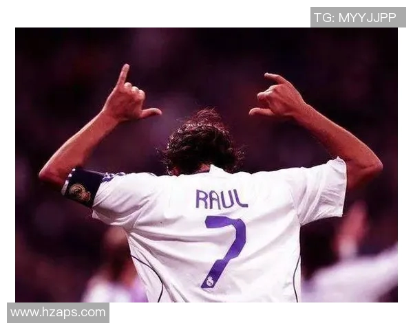 动漫足球球星背影定格瞬间展现激情与奋斗的力量